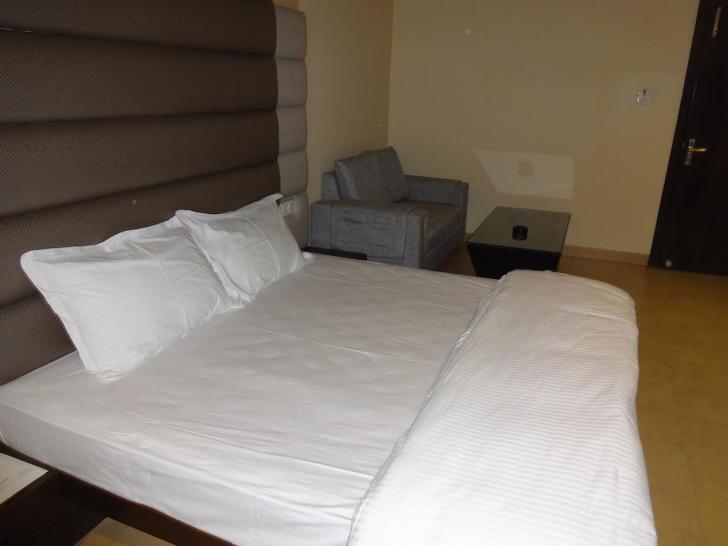 Hardik Resort Орча Стая снимка
