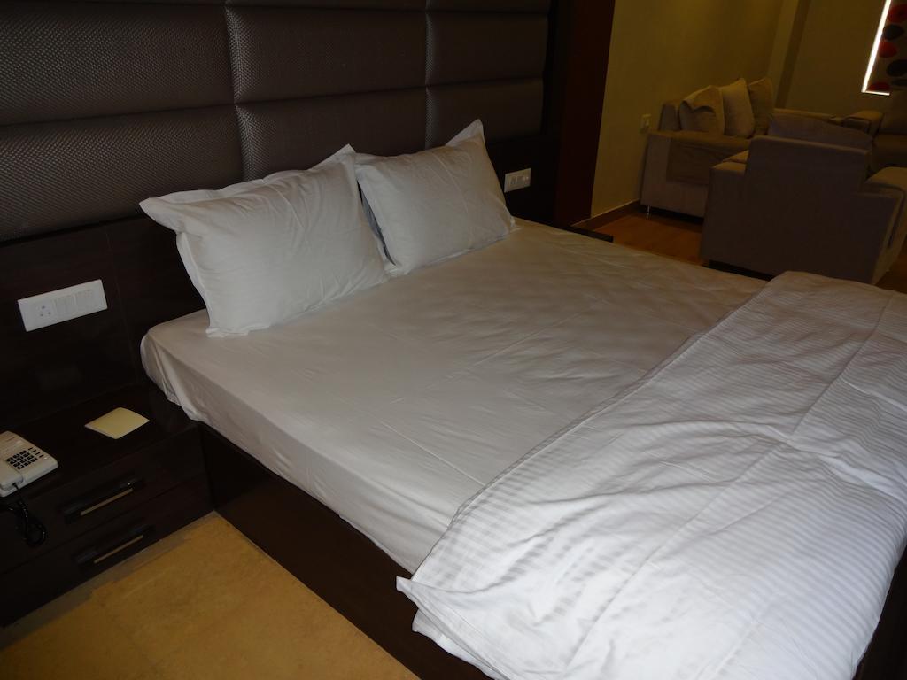 Hardik Resort Орча Стая снимка