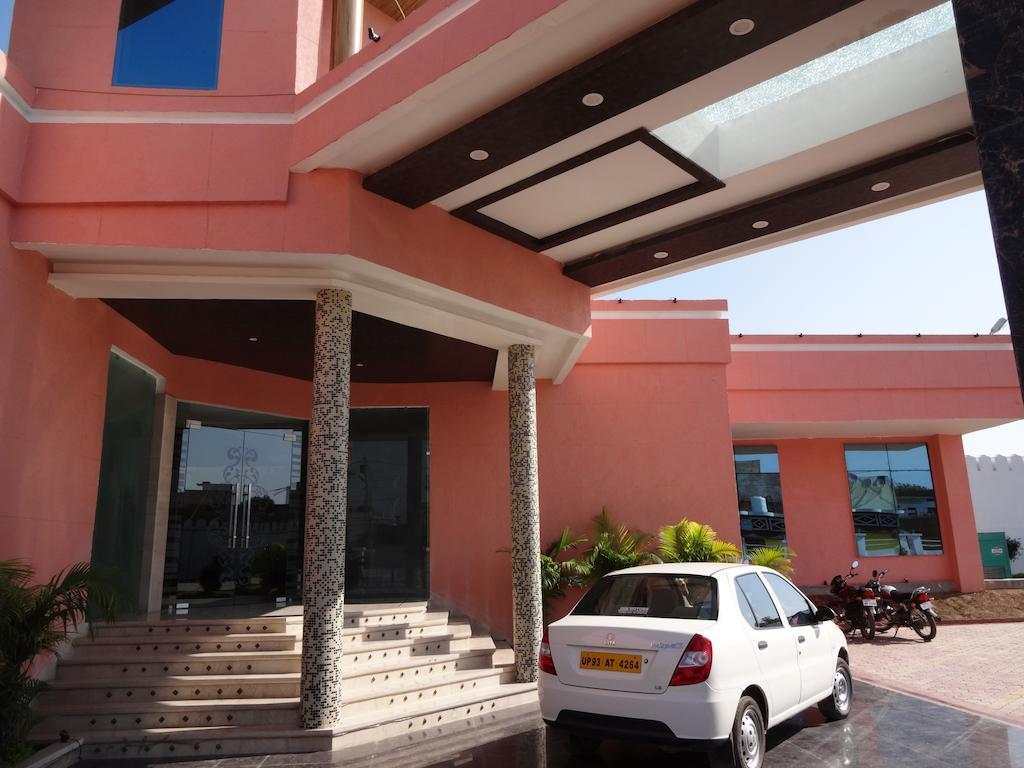 Hardik Resort Орча Екстериор снимка