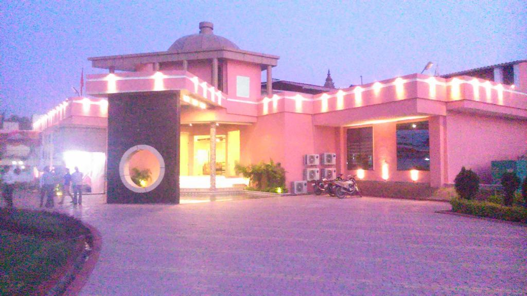Hardik Resort Орча Екстериор снимка