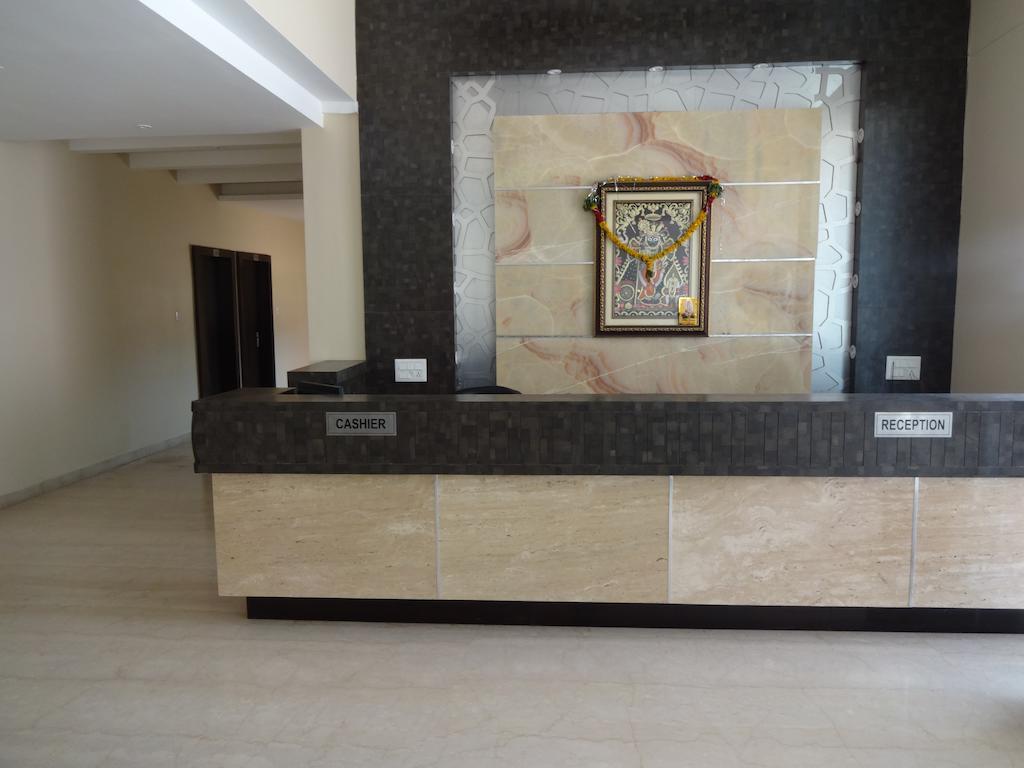 Hardik Resort Орча Екстериор снимка